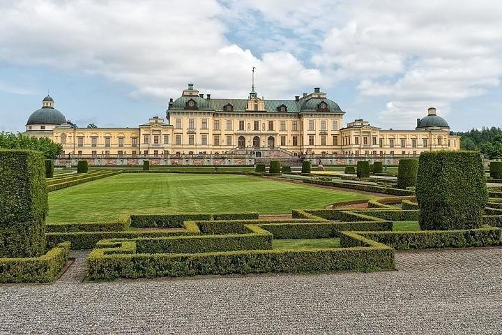 Public Swedish Royal Castle Tour Image 2
