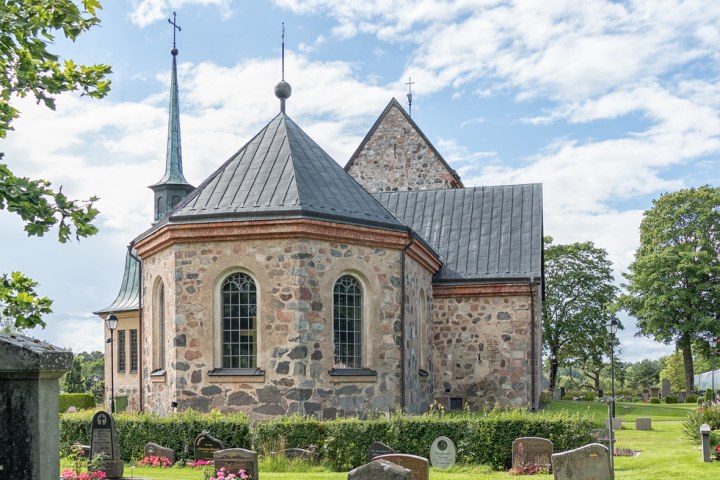 a large lawn in front of a building